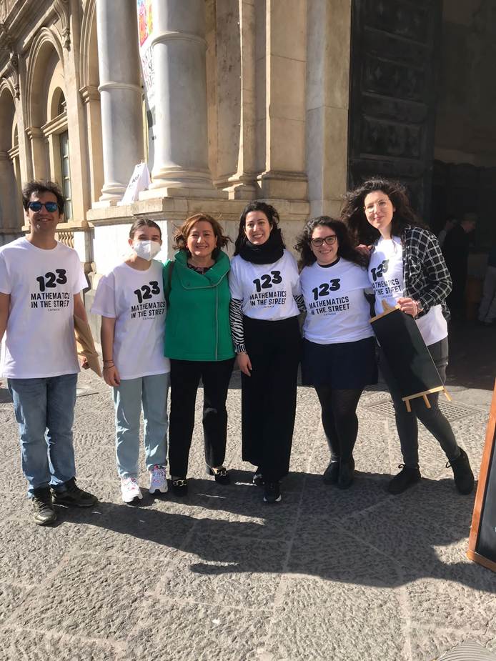 Immagine che contiene testo, libro, poster, Carattere

Descrizione generata automaticamente