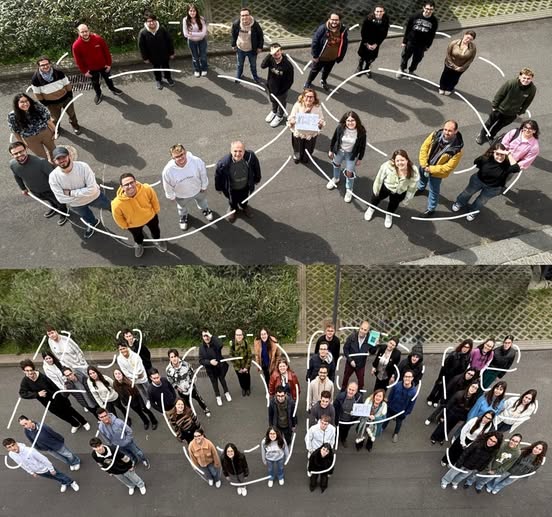 Immagine che contiene calzature, persona, aria aperta, vestiti

Descrizione generata automaticamente